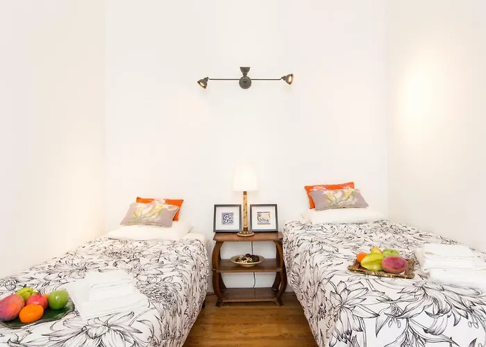 Secret & Charming Baixa 4 Bedroom Апартаменты *