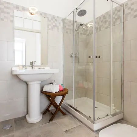 아파트 Secret & Charming Baixa 4 Bedroom *